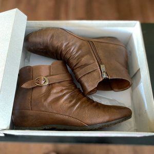 NEW Jessica Cline Short Bootie With Heels Woman's Size M 7 1/2 Brown